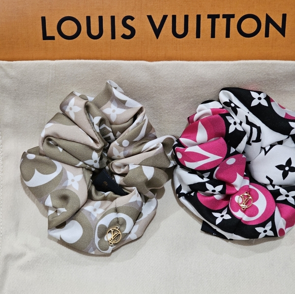 LOUIS VUITTON SCRUNCHIE HAIR ACCESSORY SET 2 RIBBONS 100% SILK GIANT MONOGRAM - Picture 9 of 12